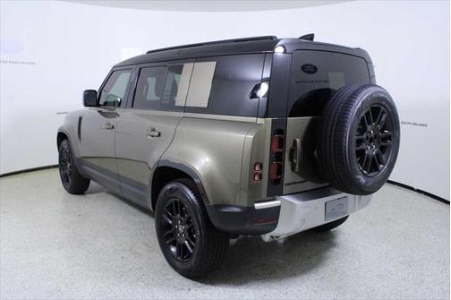 2025 Land Rover Defender 110 P300