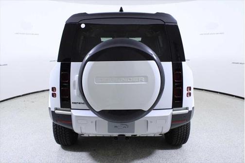 2025 Land Rover Defender 110 P300