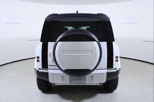 2025 Land Rover Defender 110 P300