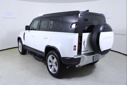 2025 Land Rover Defender 110 P300