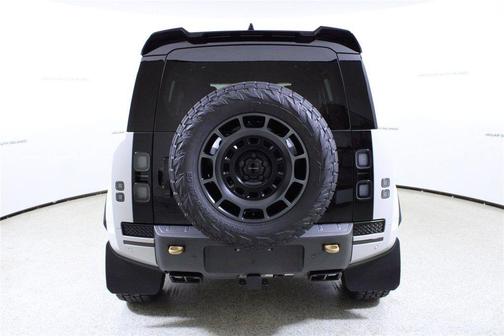 Borasco Grey Metallic 2026 Land Rover Defender P635 OCTA
