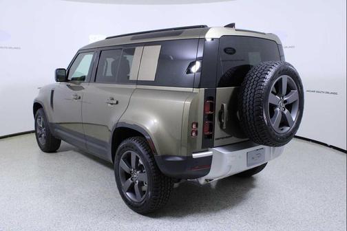 2025 Land Rover Defender 110 P400 S
