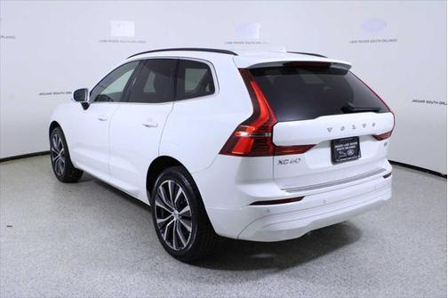 2022 Volvo XC60 B5 Momentum