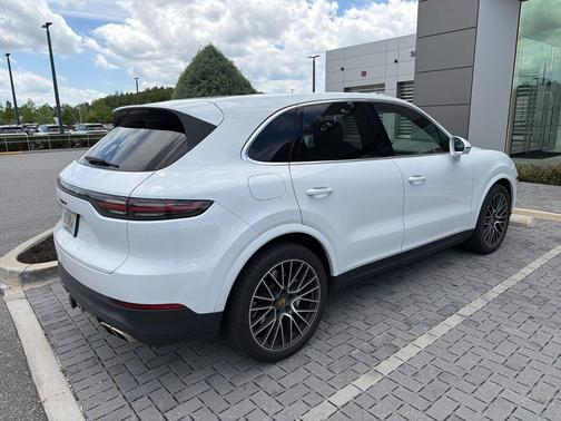 White 2019 Porsche Cayenne Cayenne