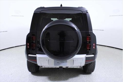2025 Land Rover Defender 110 P300