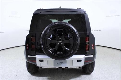 2025 Land Rover Defender 110 P300