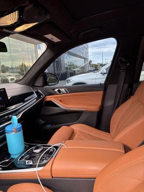 Black Sapphire Metallic 2024 BMW X7 xDrive40i