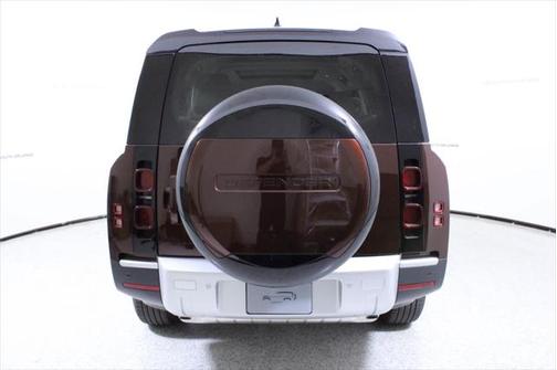 2025 Land Rover Defender 130 P400 S