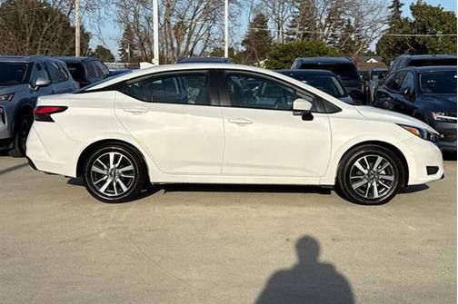 2024 Nissan Versa 1.6 SV