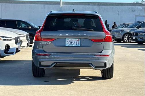 2023 Volvo XC60 B5 Plus Dark Theme