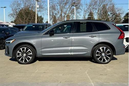 2023 Volvo XC60 B5 Plus Dark Theme