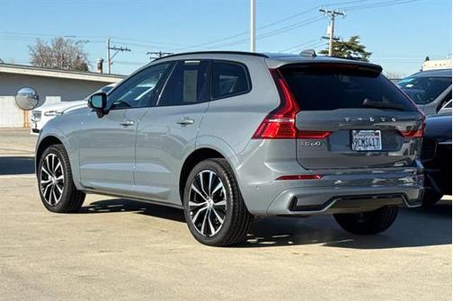 2023 Volvo XC60 B5 Plus Dark Theme