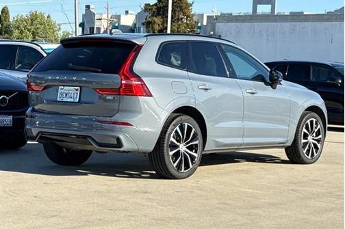 2023 Volvo XC60 B5 Plus Dark Theme