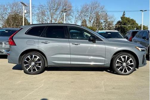 2023 Volvo XC60 B5 Plus Dark Theme