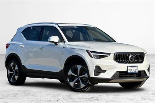 2025 Volvo XC40 B5 Core Bright Theme