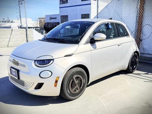 2025 FIAT 500e Giorgio Armani FWD