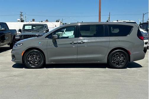 2022 Chrysler Pacifica Hybrid Touring L