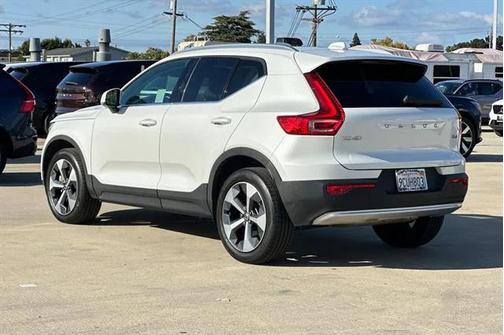 2023 Volvo XC40 B5 Plus Bright Theme