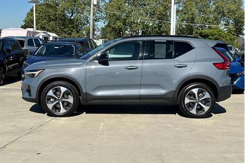 2023 Volvo XC40 B5 Ultimate Dark Theme