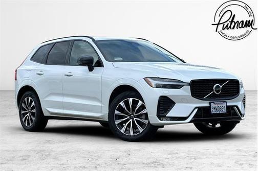 2024 Volvo XC60 B5 Core Dark Theme