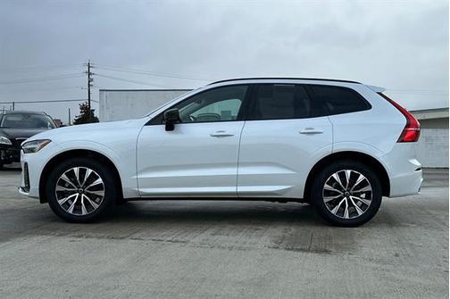 2024 Volvo XC60 B5 Core Dark Theme