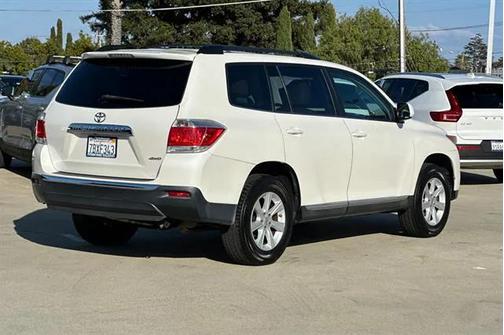 2013 Toyota Highlander SE