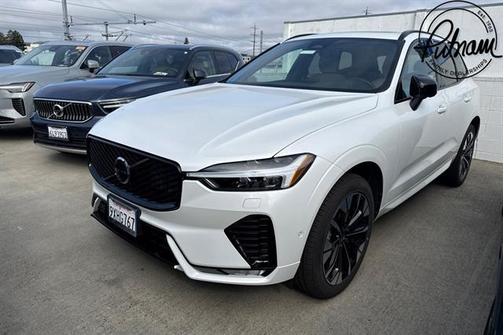 Crystal White Metallic 2026 Volvo XC60 B5 Plus