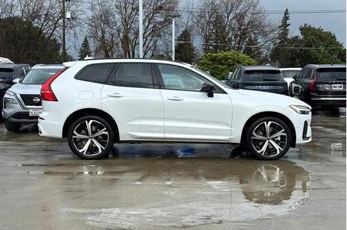 2023 Volvo XC60 B6 Ultimate Dark Theme