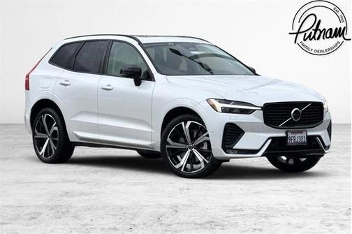 2023 Volvo XC60 B6 Ultimate Dark Theme