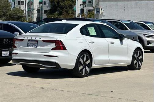 2024 Volvo S60 Recharge Plug-In Hybrid T8 Plus Dark Theme