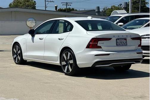 2024 Volvo S60 Recharge Plug-In Hybrid T8 Plus Dark Theme
