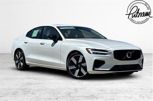 2024 Volvo S60 Recharge Plug-In Hybrid T8 Plus Dark Theme