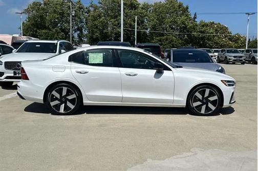 2024 Volvo S60 Recharge Plug-In Hybrid T8 Plus Dark Theme