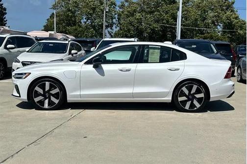 2024 Volvo S60 Recharge Plug-In Hybrid T8 Plus Dark Theme