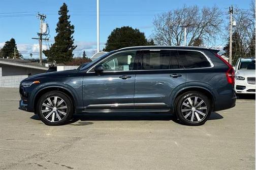 2025 Volvo XC90 B5 Core