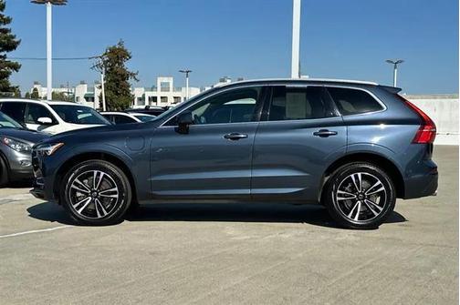 2020 Volvo XC60 Recharge Plug-In Hybrid T8 Momentum
