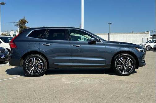 2020 Volvo XC60 Recharge Plug-In Hybrid T8 Momentum