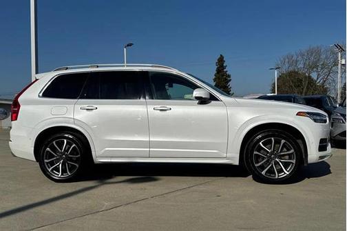 2019 Volvo XC90 T6 Momentum
