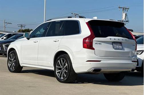 2019 Volvo XC90 T6 Momentum