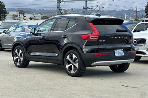 2025 Volvo XC40 B5 Plus Bright Theme