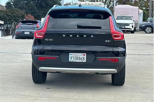 2025 Volvo XC40 B5 Plus Bright Theme