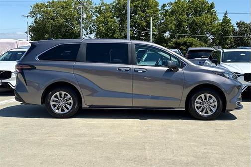 Predawn Gray Mica 2024 Toyota Sienna XLE