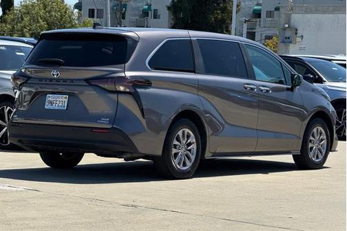 Predawn Gray Mica 2024 Toyota Sienna XLE