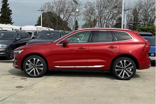 2023 Volvo XC60 Recharge Plug-In Hybrid T8 Ultimate Bright Theme