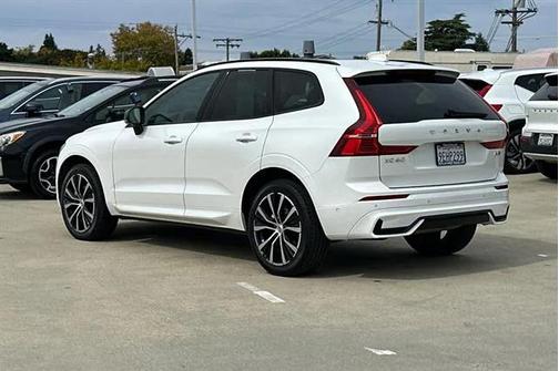 2023 Volvo XC60 B5 Plus Dark Theme