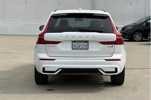 2023 Volvo XC60 B5 Plus Dark Theme