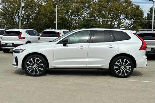 2023 Volvo XC60 B5 Plus Dark Theme