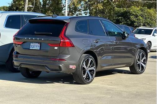 2023 Volvo XC60 Recharge Plug-In Hybrid T8 Ultimate Dark Theme