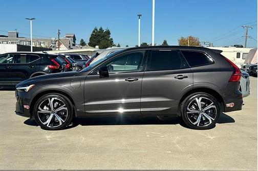 2023 Volvo XC60 Recharge Plug-In Hybrid T8 Ultimate Dark Theme