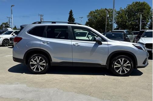 Ice Silver Metallic 2023 Subaru Forester Limited